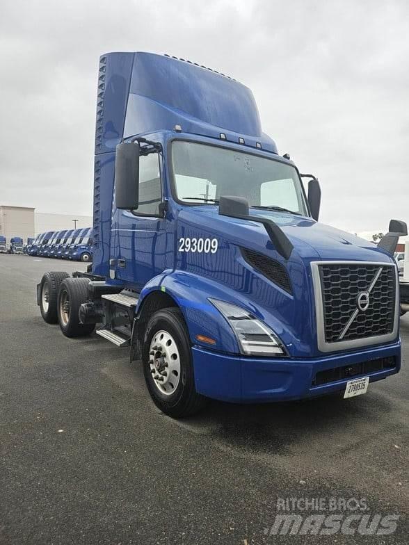 Volvo VNR64T300 Τράκτορες