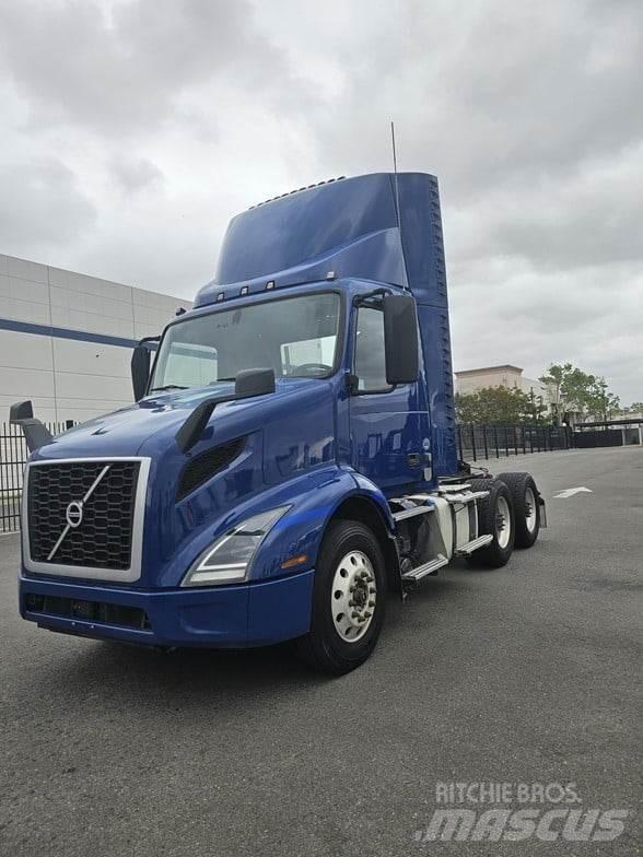 Volvo VNR64T300 Τράκτορες