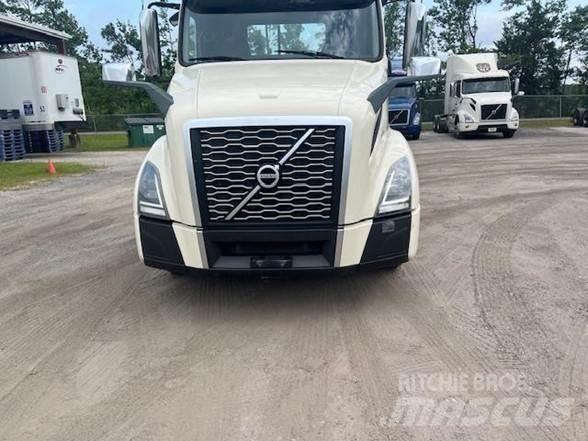 Volvo VNR64T300 Τράκτορες