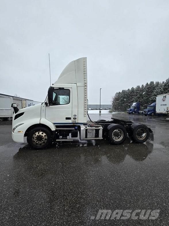 Volvo VNR64T300 Τράκτορες