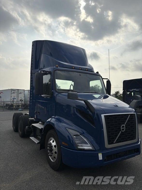 Volvo VNR64T300 Τράκτορες