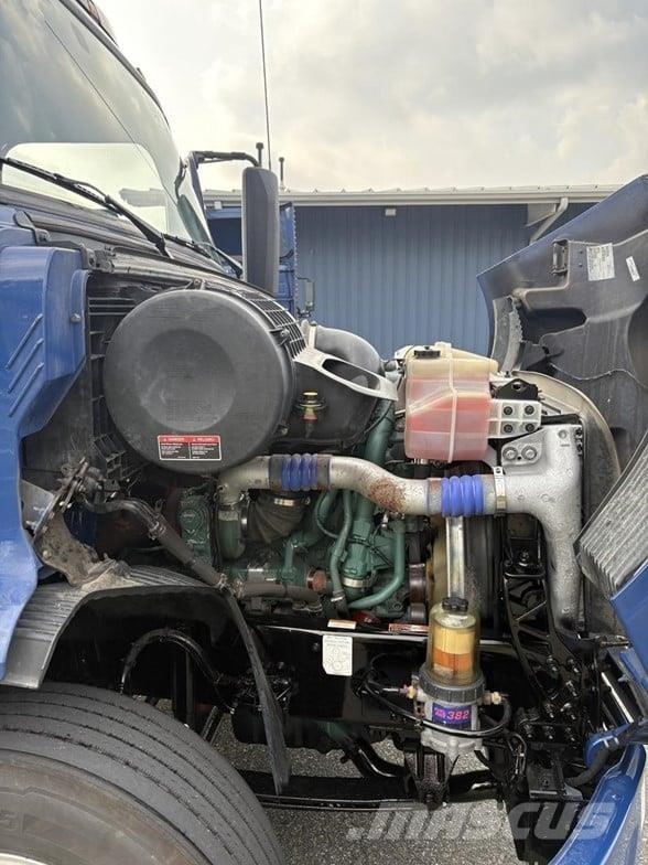 Volvo VNR64T300 Τράκτορες