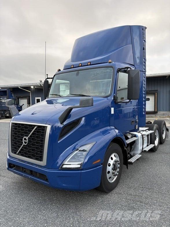Volvo VNR64T300 Τράκτορες