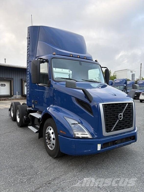 Volvo VNR64T300 Τράκτορες