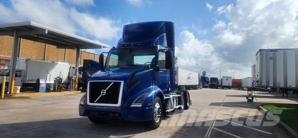 Volvo VNR64T300 Τράκτορες