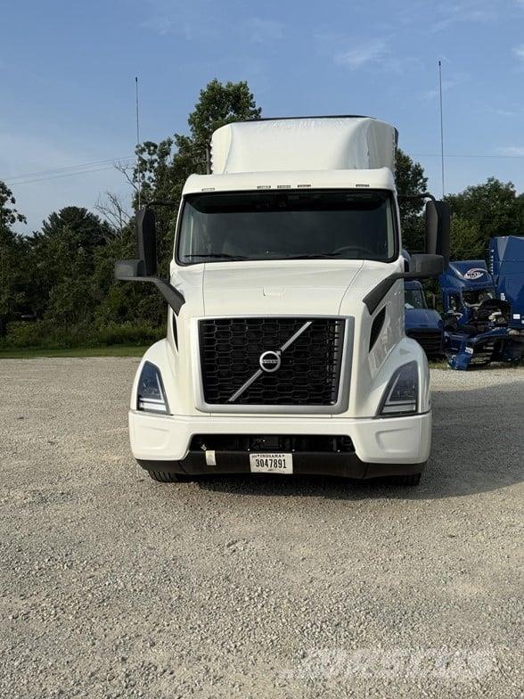 Volvo VNR64T640 Τράκτορες