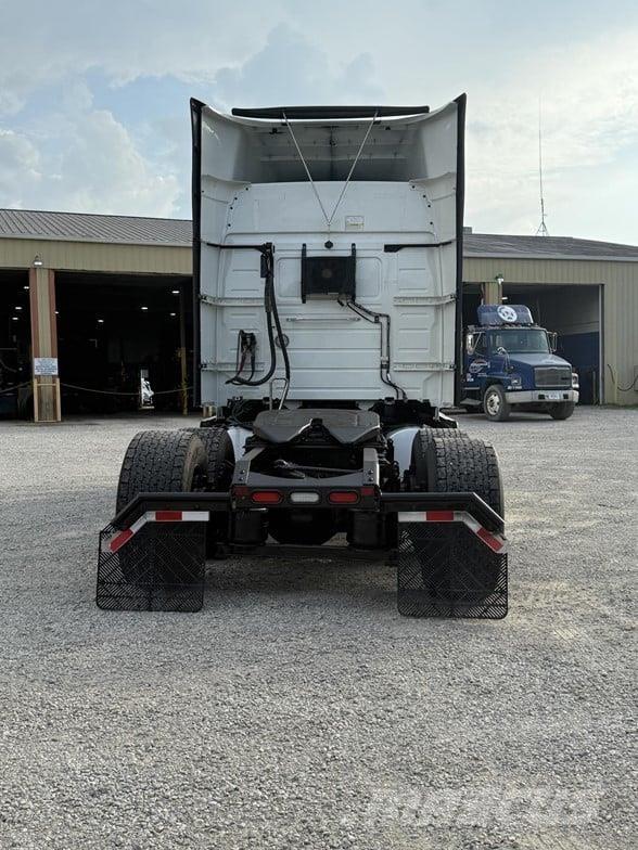 Volvo VNR64T640 Τράκτορες