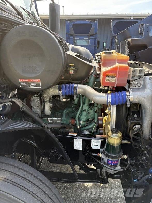 Volvo VNR64T640 Τράκτορες