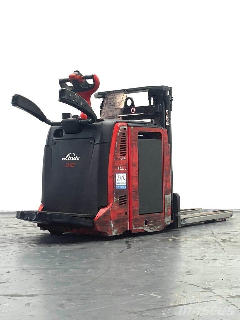 Linde D12AP-133 Παλετοφόρα πεζού χειριστή με ιστό