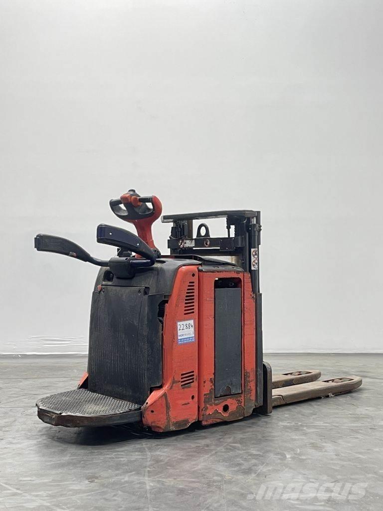 Linde D12AP-133 Παλετοφόρα πεζού χειριστή με ιστό