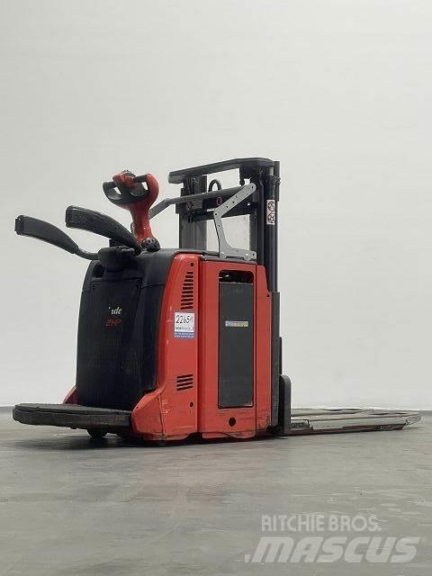 Linde D12HPAP Παλετοφόρα πεζού χειριστή με ιστό