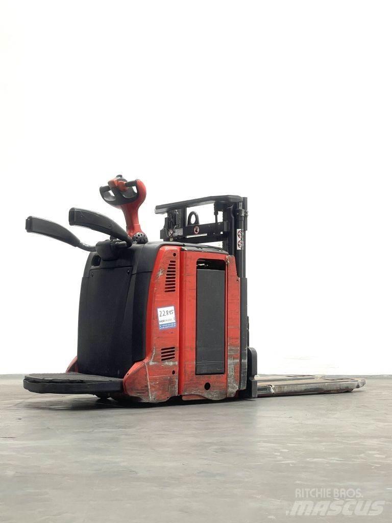 Linde D12HPAP Παλετοφόρα πεζού χειριστή με ιστό