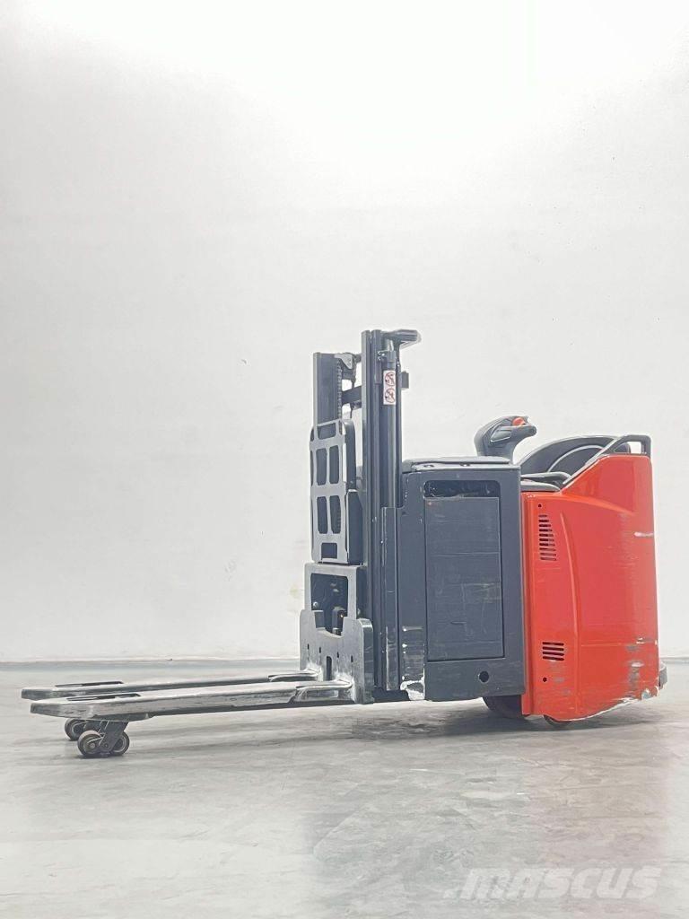 Linde D12HPSP-133 Παλετοφόρα πεζού χειριστή με ιστό