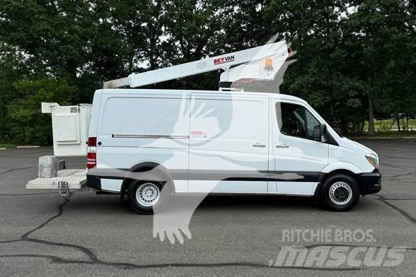Skyvan UVN35A Εναέριες πλατφόρμες τοποθετημένες σε φορτηγό