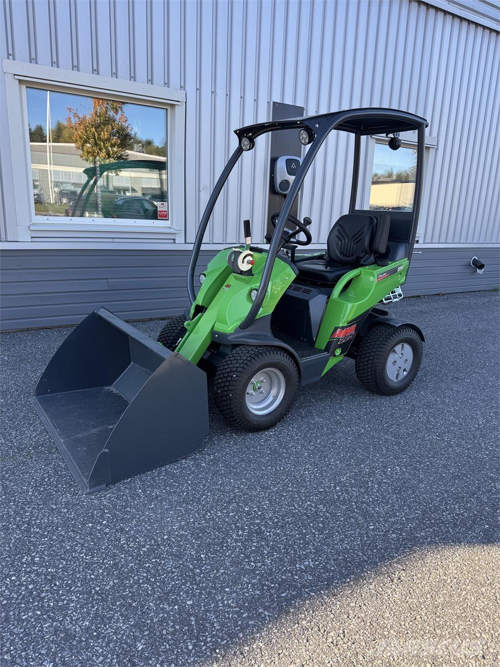 Avant 225 med skopa Φορτωτάκια