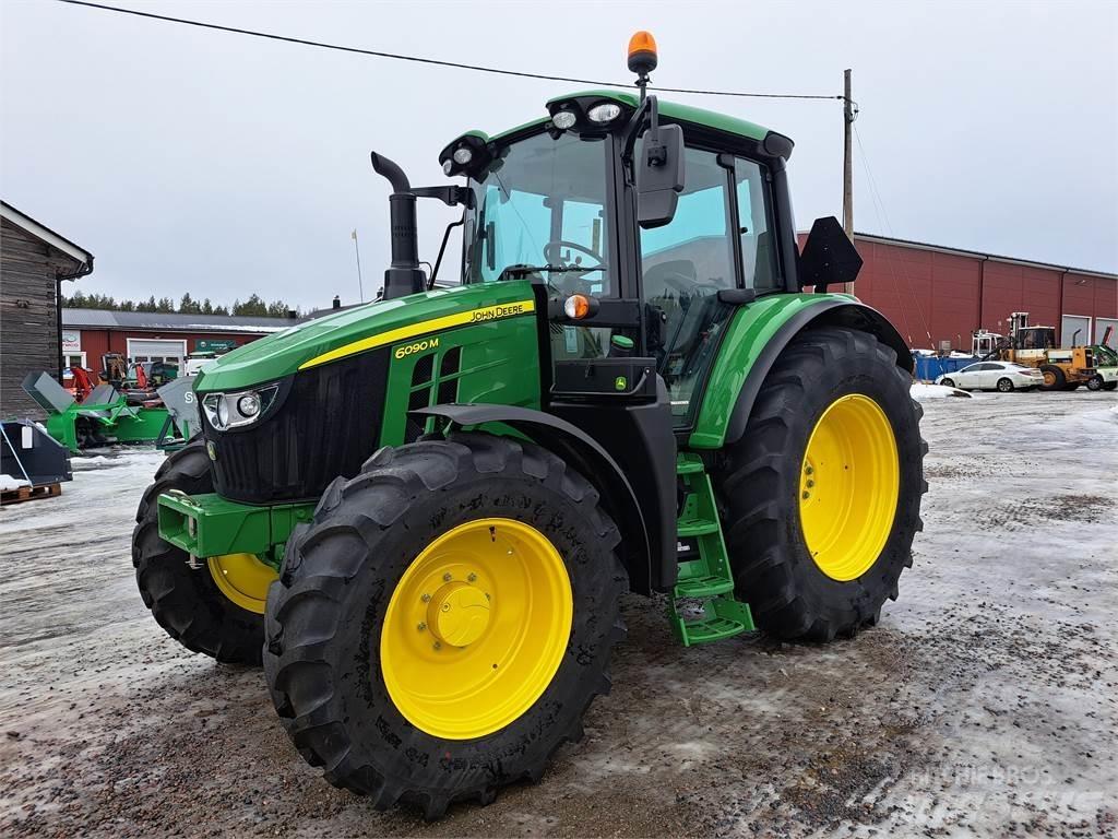 John Deere 6090M Τρακτέρ