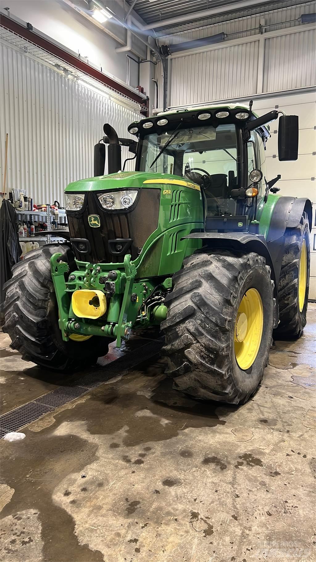 John Deere 6215R Τρακτέρ
