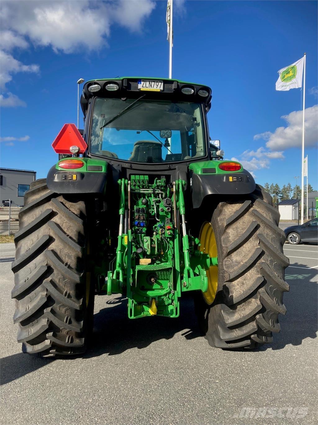 John Deere 6215R Τρακτέρ