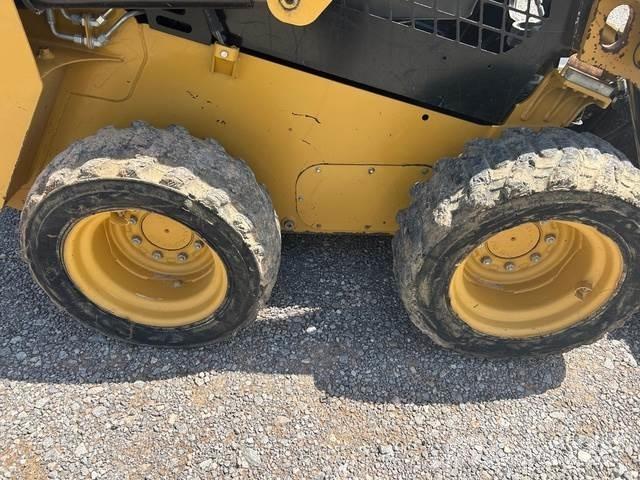 CAT 232D Ελαστικά και ζάντες
