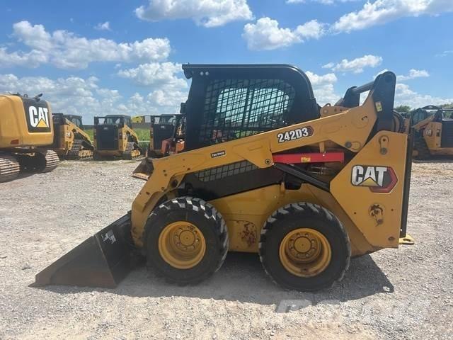 CAT 242D3 Ελαστικά και ζάντες