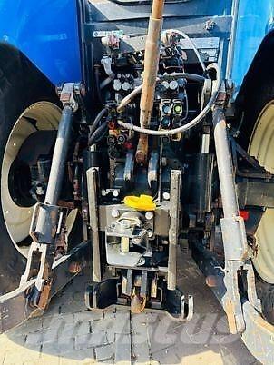 New Holland T7030 Τρακτέρ