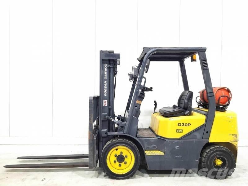 Doosan GP30-3 Περονοφόρα ανυψωτικά κλαρκ με φυσικό αέριο LPG