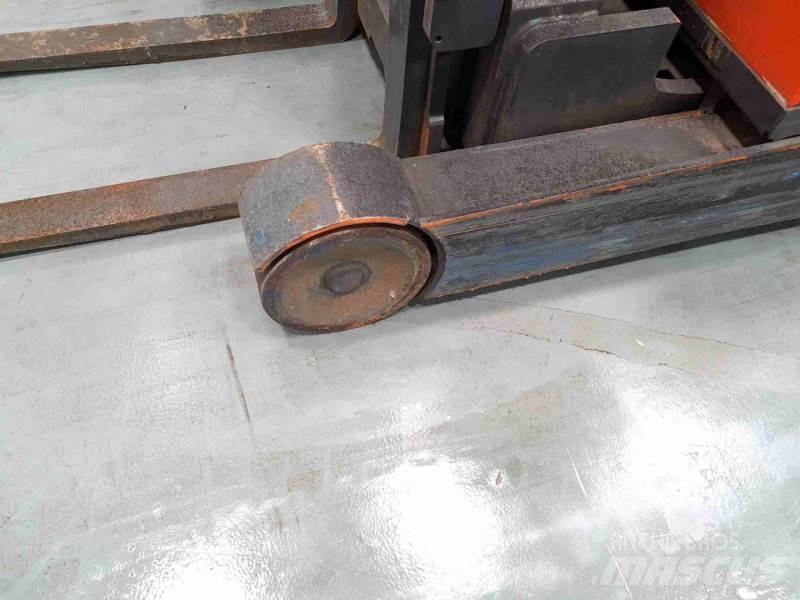 Linde R16HD-01 1120 Ανυψωτικά στενών δρόμων
