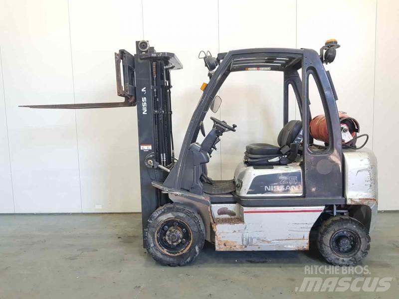 Nissan U1D272520 Περονοφόρα ανυψωτικά κλαρκ με φυσικό αέριο LPG