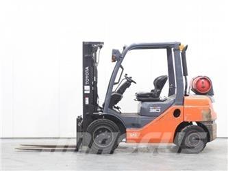 Toyota 02-8FGF30 Περονοφόρα ανυψωτικά κλαρκ με φυσικό αέριο LPG