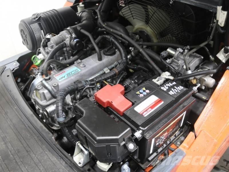 Toyota 02-8FGF30 Περονοφόρα ανυψωτικά κλαρκ με φυσικό αέριο LPG