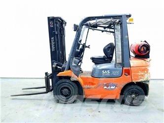 Toyota 42-7FGF25 Περονοφόρα ανυψωτικά κλαρκ με φυσικό αέριο LPG