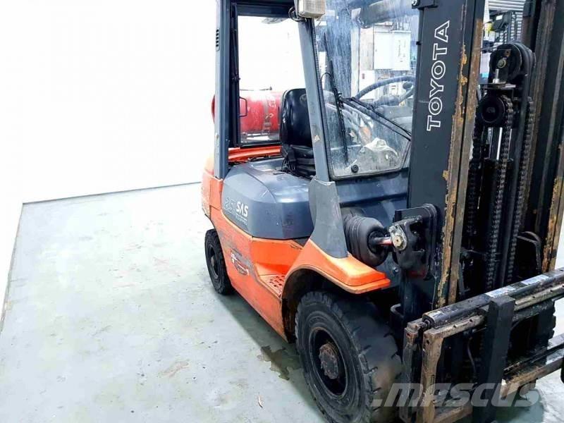 Toyota 42-7FGF25 Περονοφόρα ανυψωτικά κλαρκ με φυσικό αέριο LPG