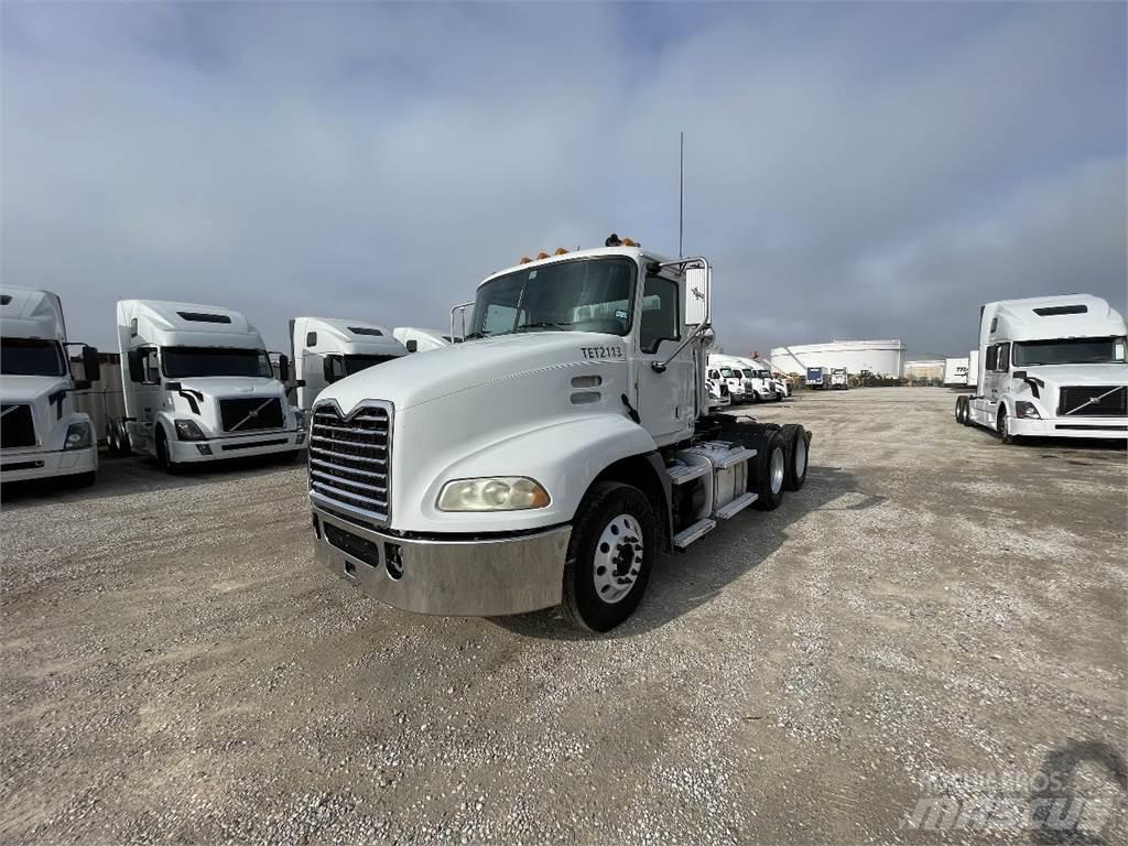 Mack CXU613 Τράκτορες