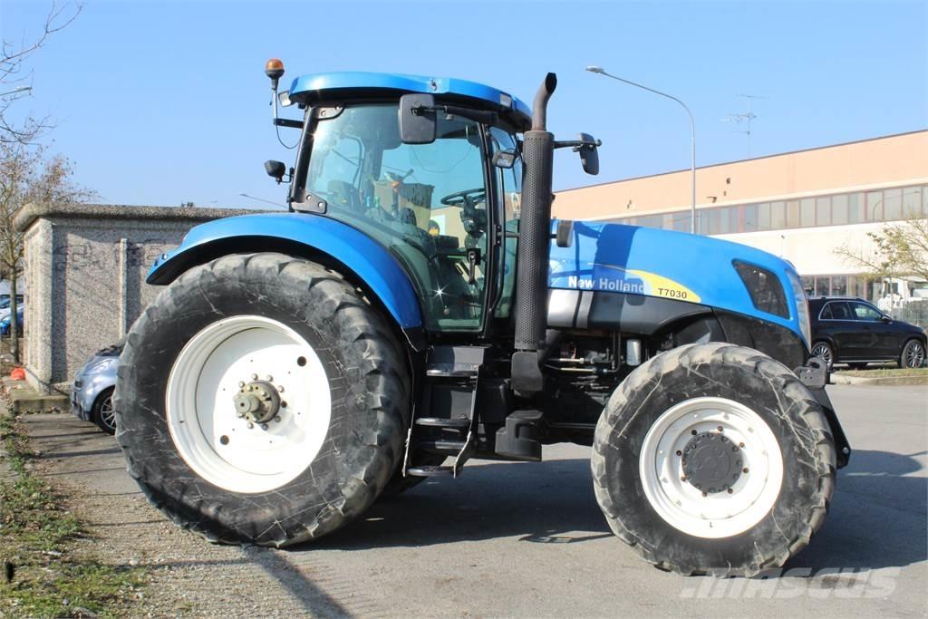New Holland T7030 Τρακτέρ