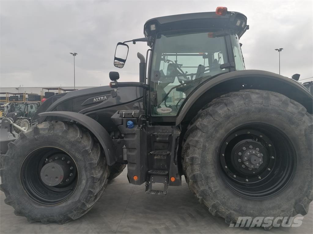 Valtra S324 Τρακτέρ