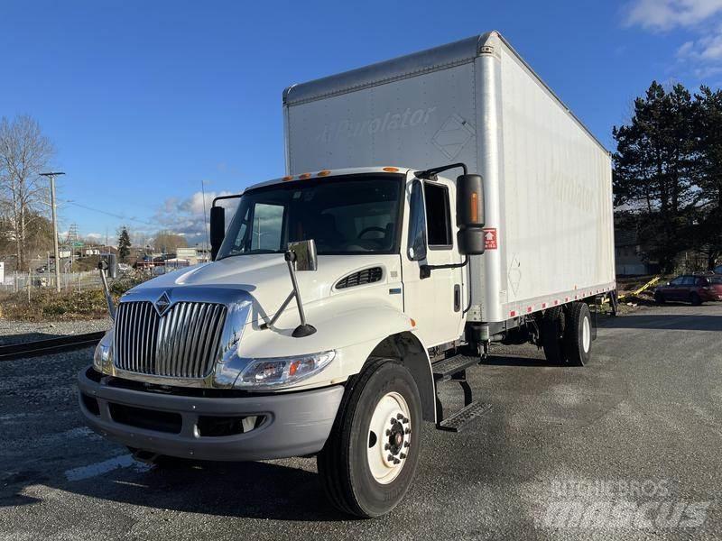 International 4300 Κλούβες με συρόμενες πόρτες