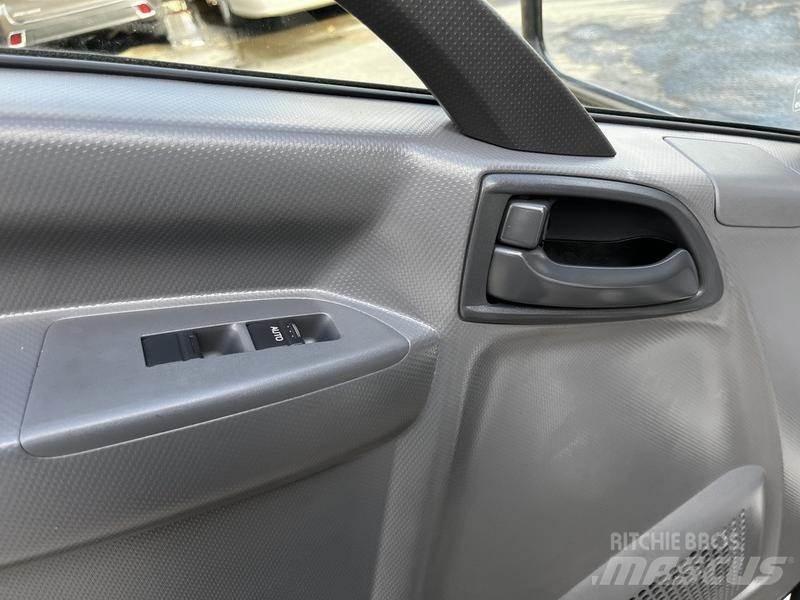 Isuzu NPR Κλούβες με συρόμενες πόρτες