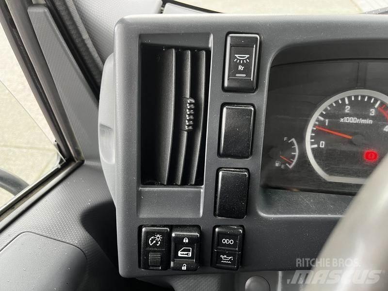 Isuzu NPR Κλούβες με συρόμενες πόρτες