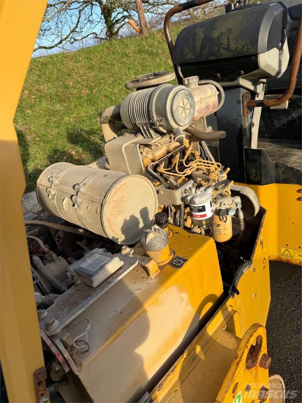 CAT CB24B Οδοστρωτήρες διπλού κυλίνδρου