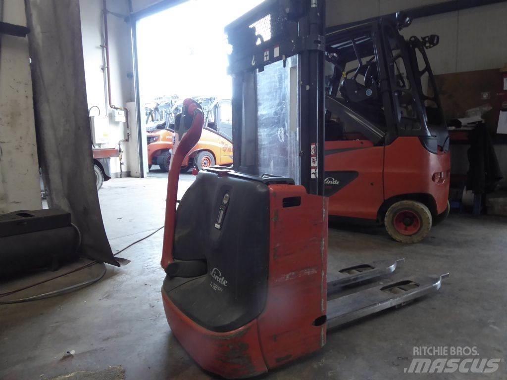 Linde L12L Παλετοφόρα πεζού χειριστή με ιστό