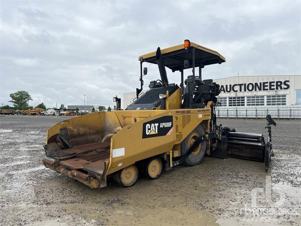 CAT AP600F Επίστρωση ασφάλτου