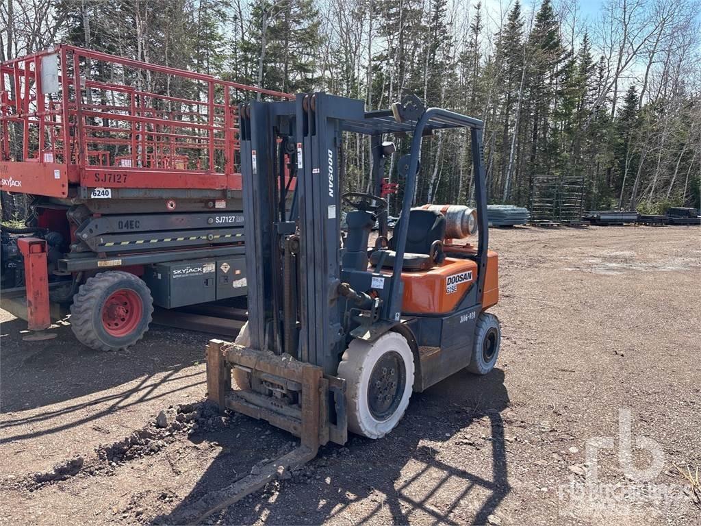 Doosan G25E-3 Πετρελαιοκίνητα Κλαρκ