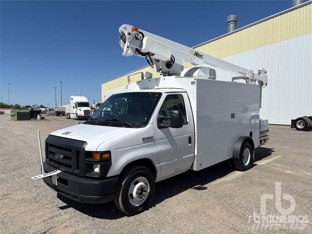 Ford E-350 Εναέριες πλατφόρμες τοποθετημένες σε ρυμούλκα