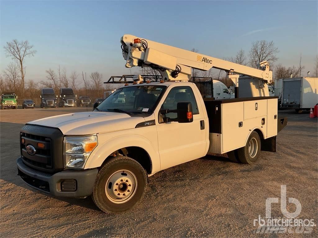Ford F-350 Εναέριες πλατφόρμες τοποθετημένες σε ρυμούλκα