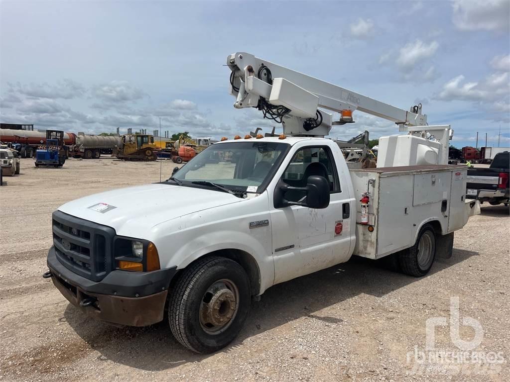 Ford F-350 Εναέριες πλατφόρμες τοποθετημένες σε ρυμούλκα