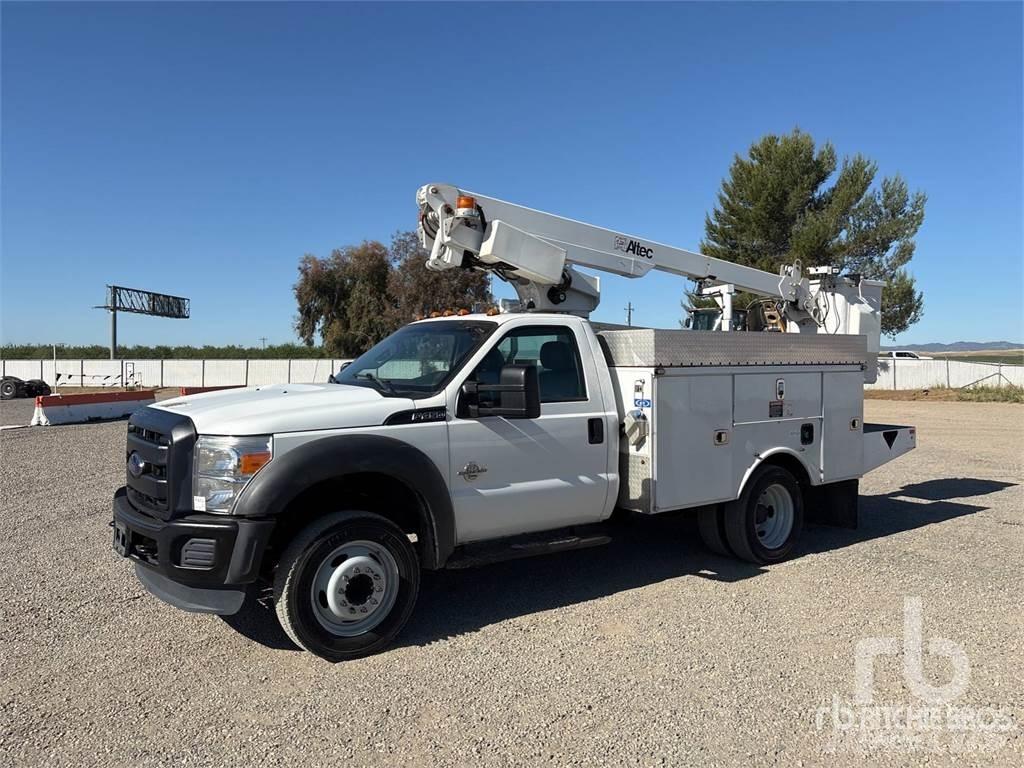 Ford F-450 Εναέριες πλατφόρμες τοποθετημένες σε ρυμούλκα