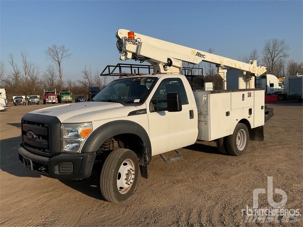 Ford F-450 Εναέριες πλατφόρμες τοποθετημένες σε ρυμούλκα