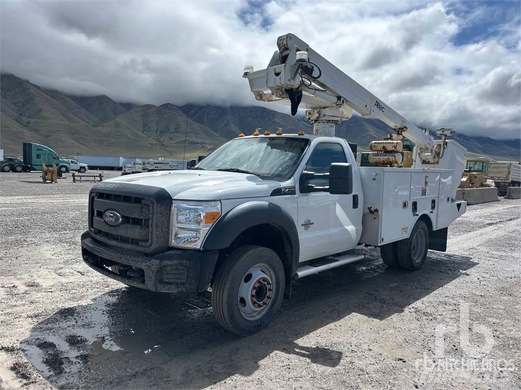 Ford F-450 Εναέριες πλατφόρμες τοποθετημένες σε ρυμούλκα