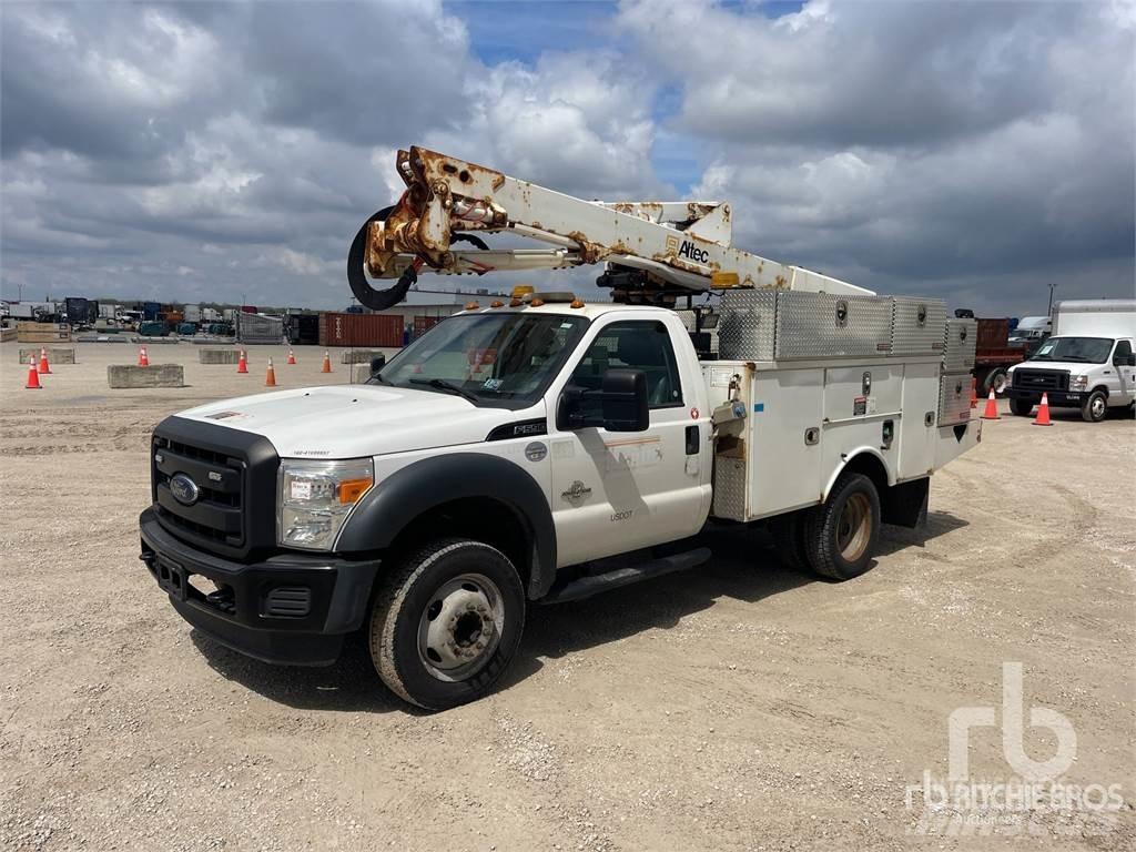 Ford F-550 Εναέριες πλατφόρμες τοποθετημένες σε ρυμούλκα