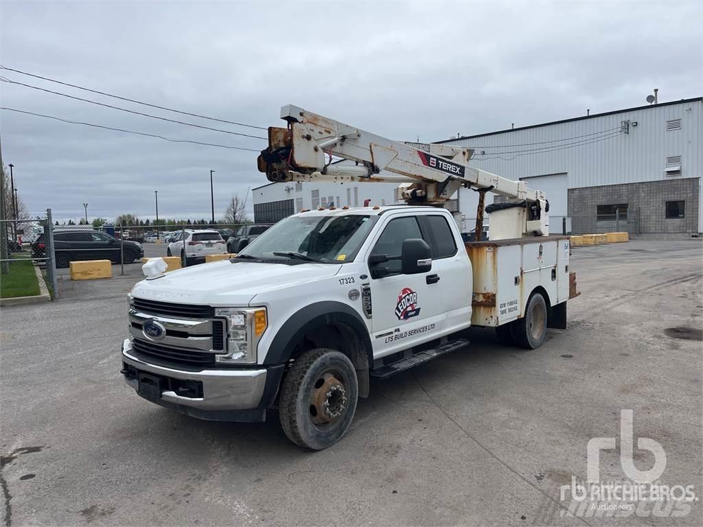 Ford F-550 Εναέριες πλατφόρμες τοποθετημένες σε ρυμούλκα